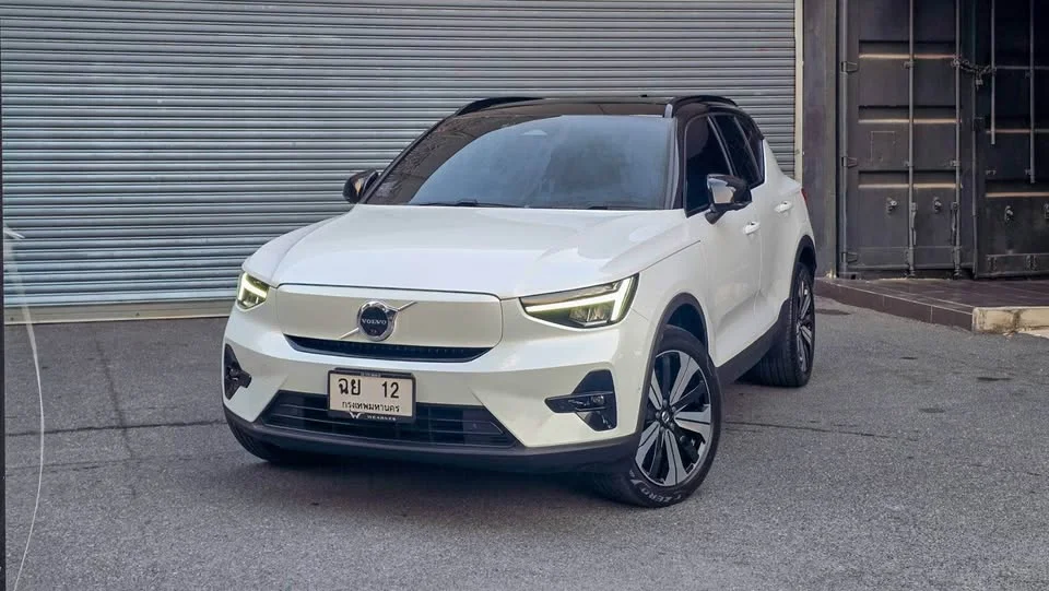 2023 Volvo XC40 2