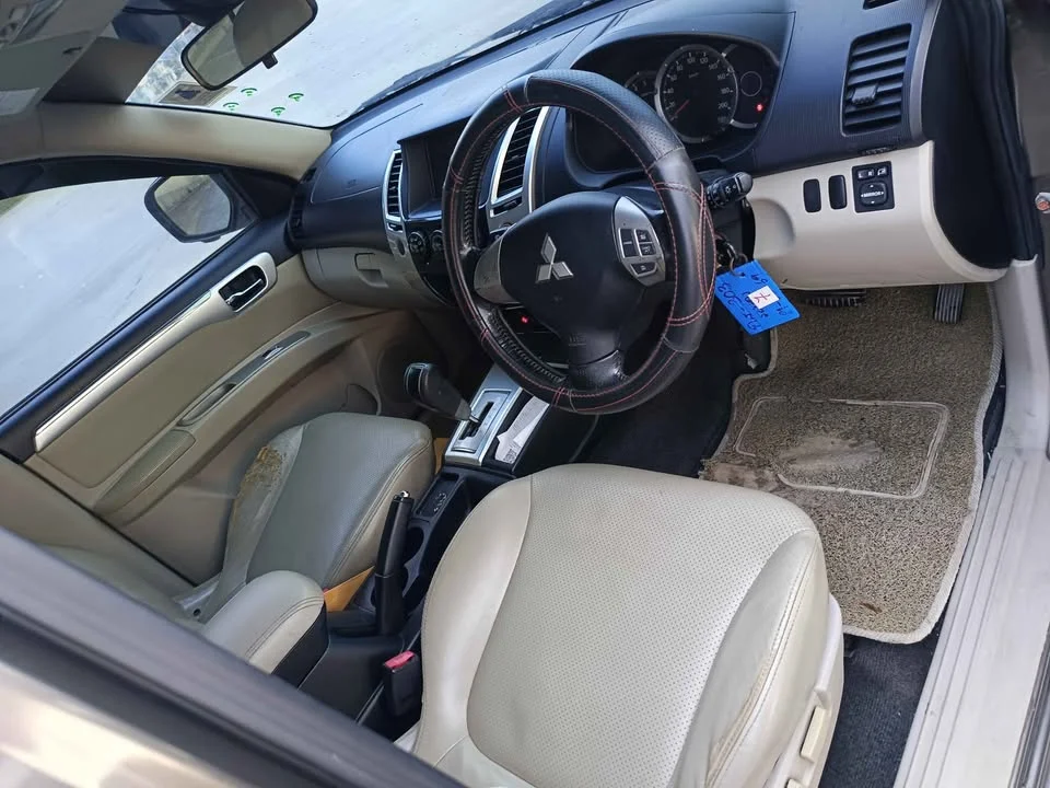 2012 Mitsubishi Pajero Sport II 2