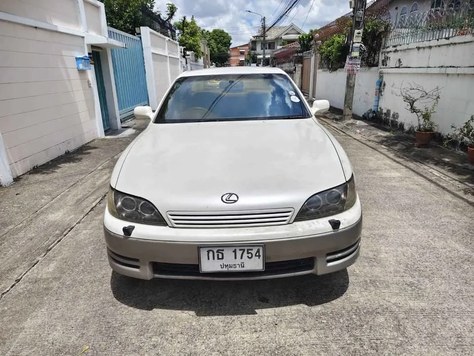 1997 Lexus ES II 2