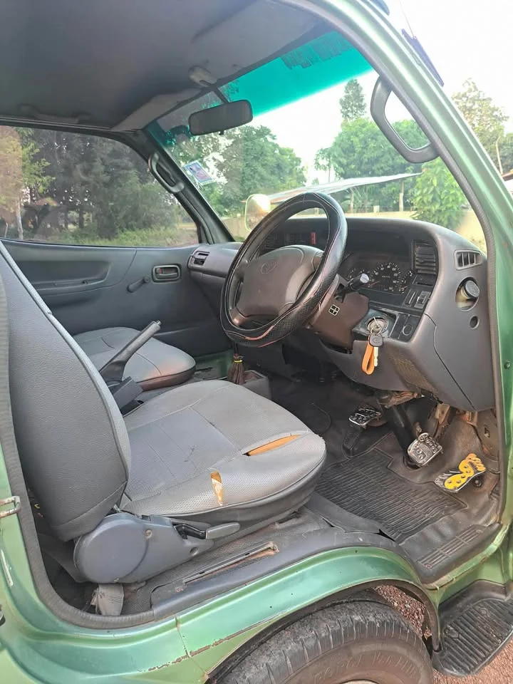 1999 Toyota Commuter IV (H100) 3