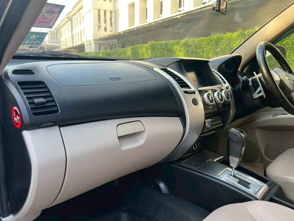 2012 Mitsubishi Pajero Sport II 2