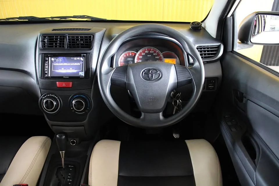 2012 Toyota Avanza II 2