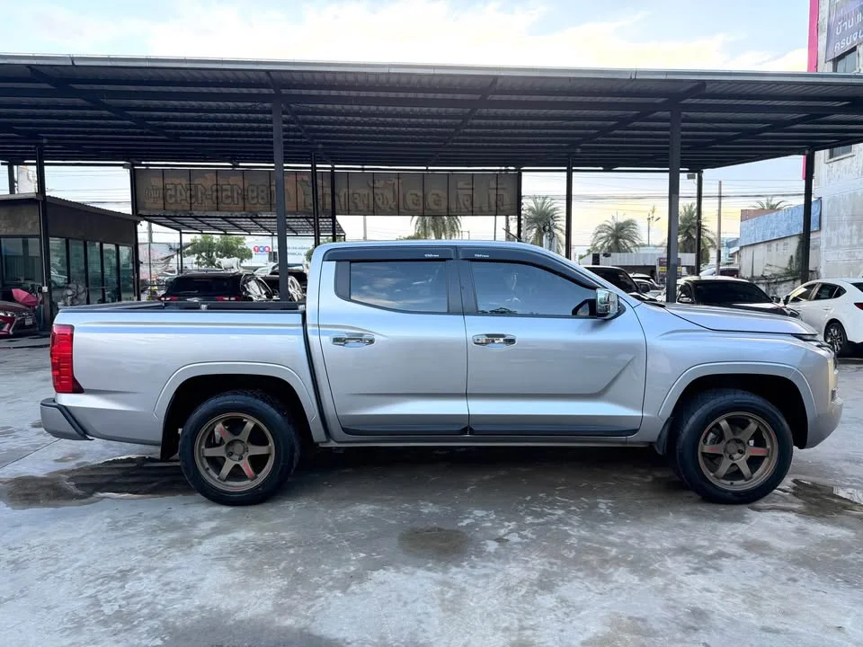 2023 Mitsubishi Triton VI 3