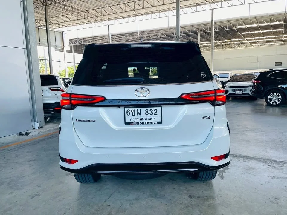 2023 Toyota Fortuner II 3