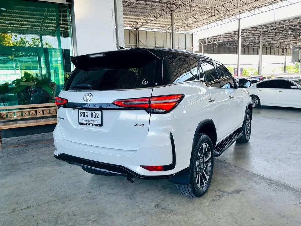 2023 Toyota Fortuner II 2