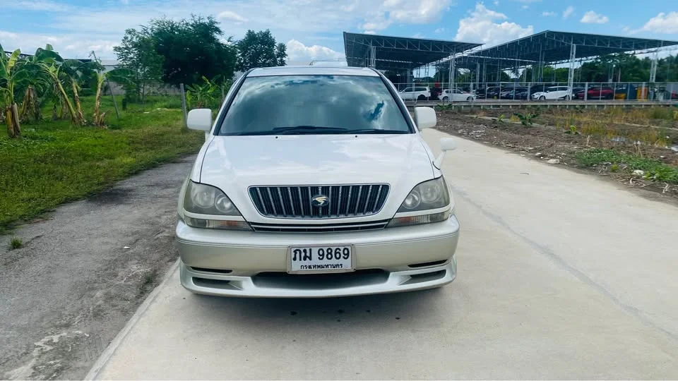 2000 Toyota Harrier I 2