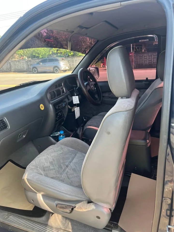 2000 Mazda 2500 Fighter V 2