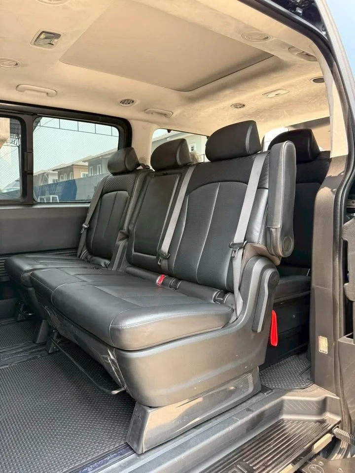2023 Hyundai Staria US4 3