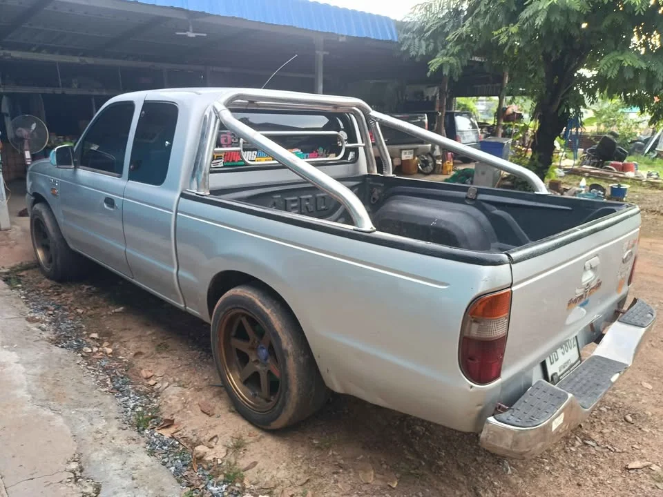 2004 Mazda 2500 Fighter V 2