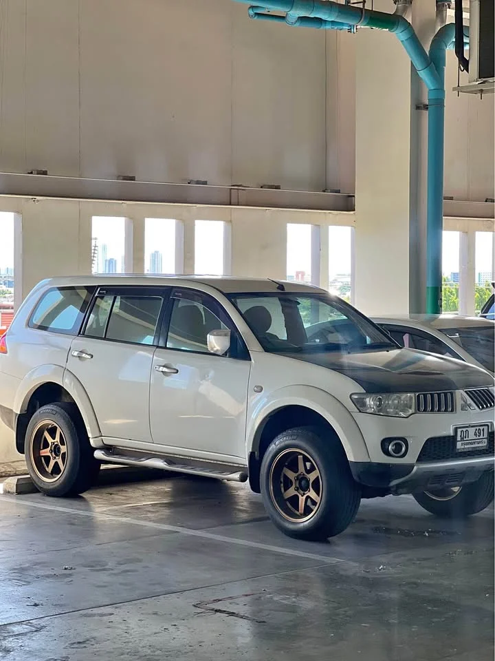 2010 Mitsubishi Pajero Sport II 2