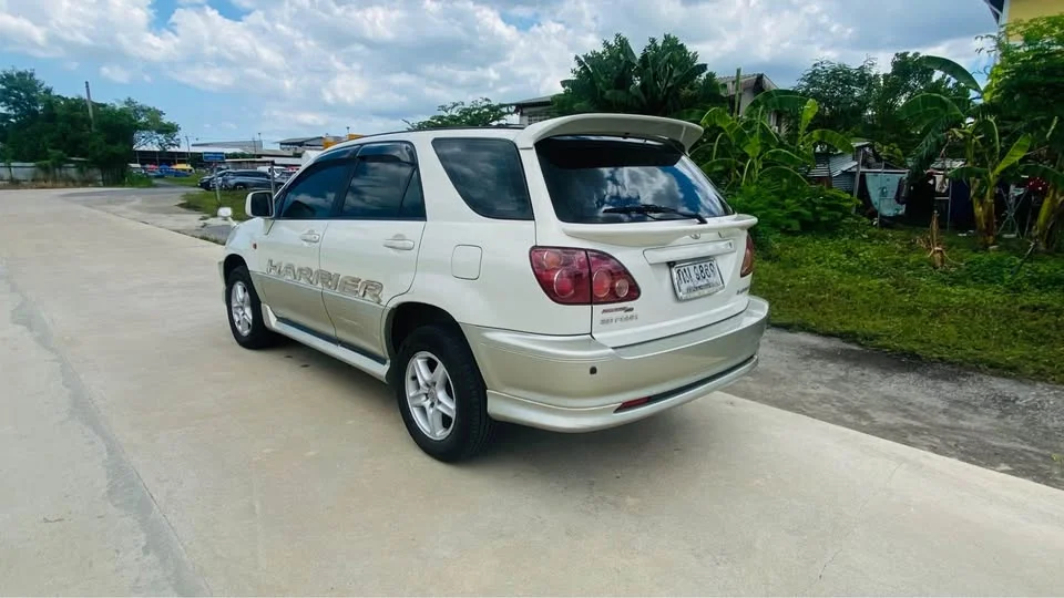 2000 Toyota Harrier I 2