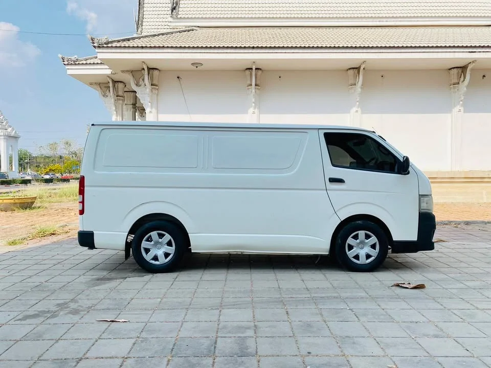 2013 Toyota HiAce V (H200) 3