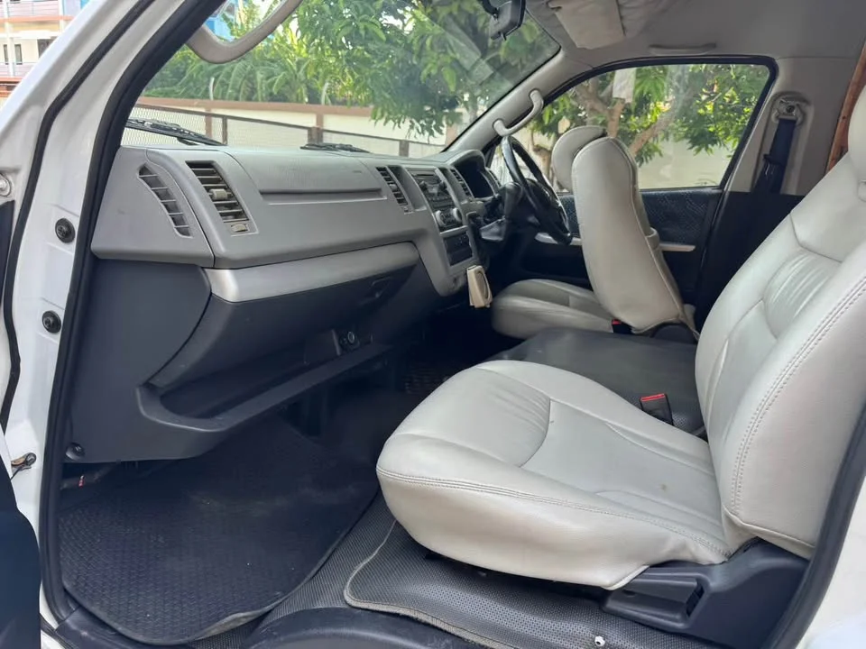 2015 Toyota Commuter V (H200) 2