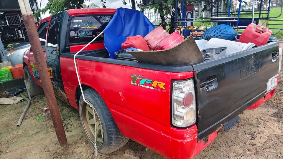 Isuzu TFR III 2