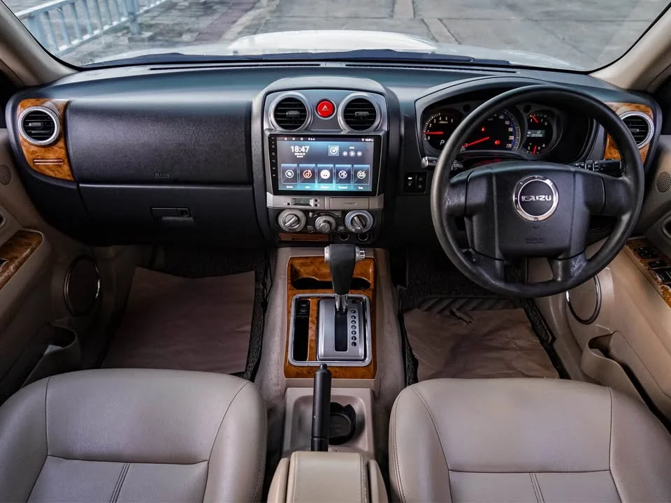 2010 Isuzu MU-7 2