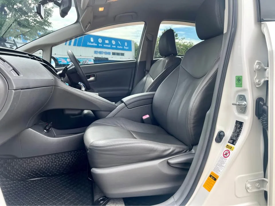 2011 Toyota Prius III 3