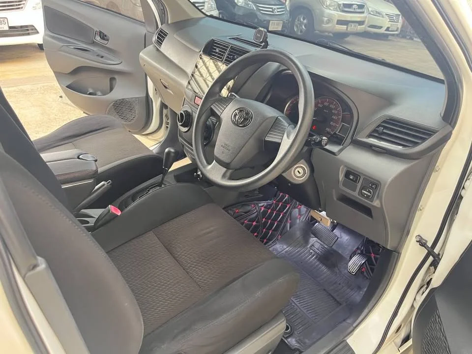2013 Toyota Avanza II 2