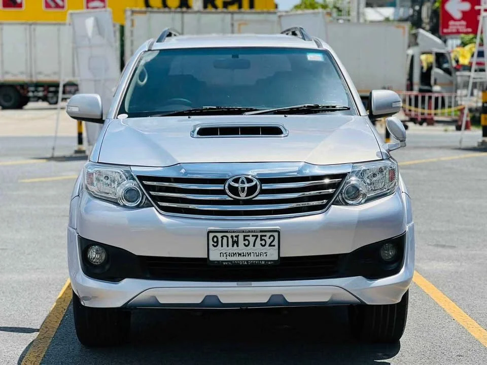 2012 Toyota Fortuner I 3