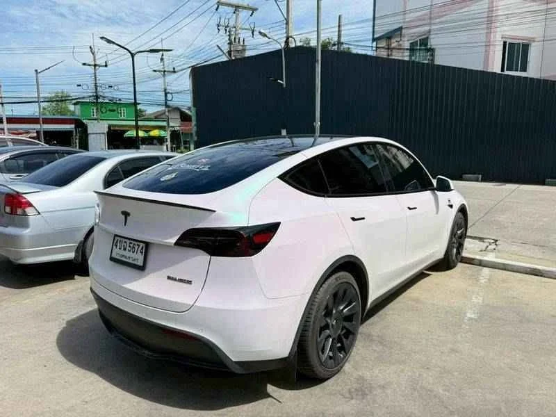 2023 Tesla Model Y 2
