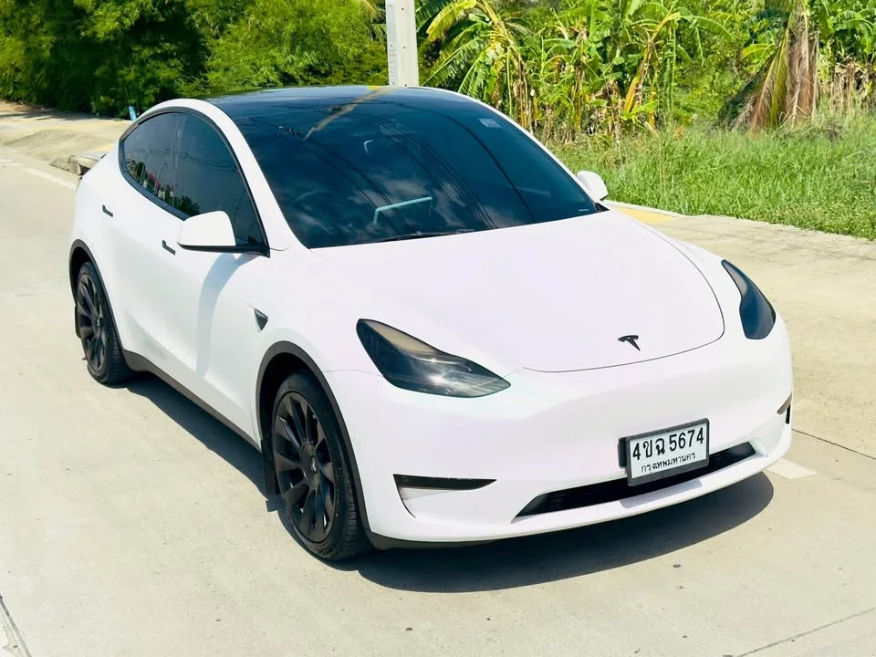 2023 Tesla Model Y 2