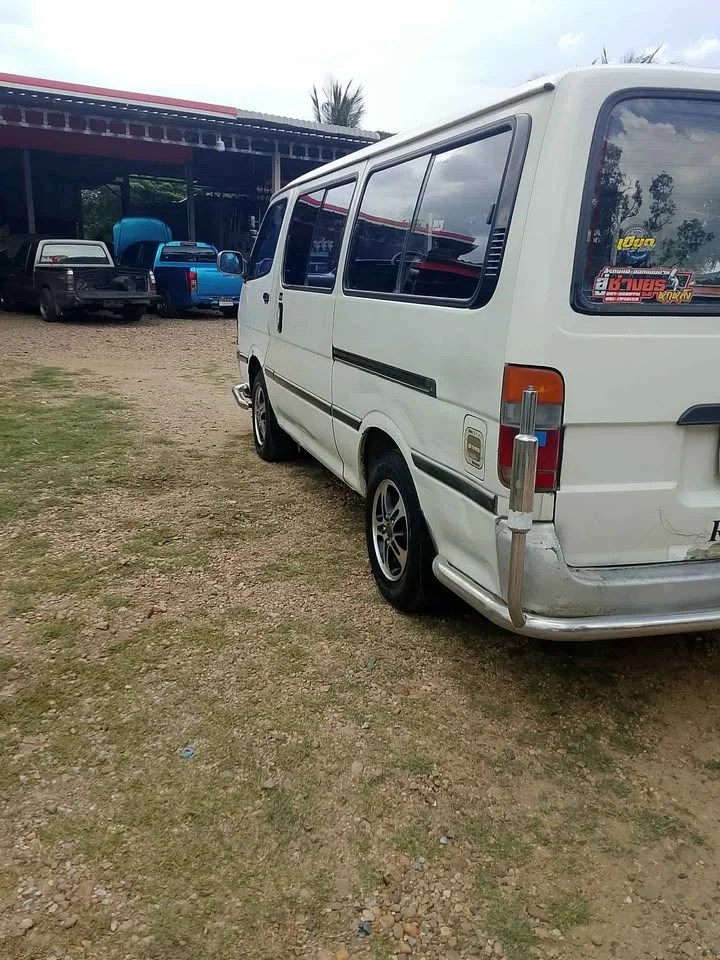 Toyota Commuter IV (H100) 3