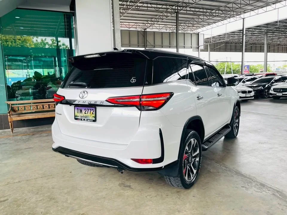 2023 Toyota Fortuner II 3
