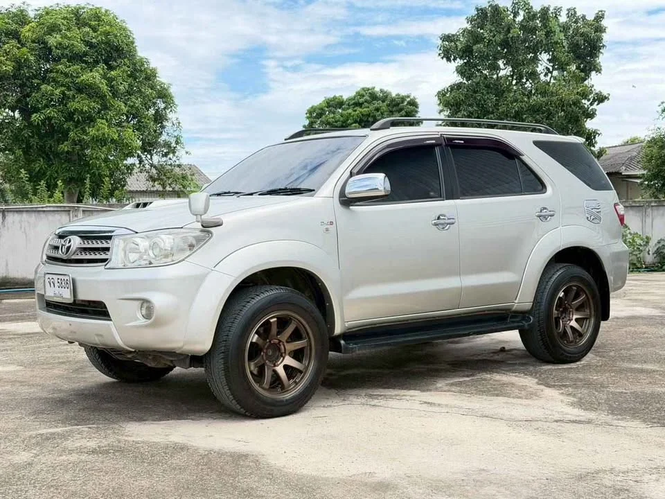 2010 Toyota Fortuner I 3