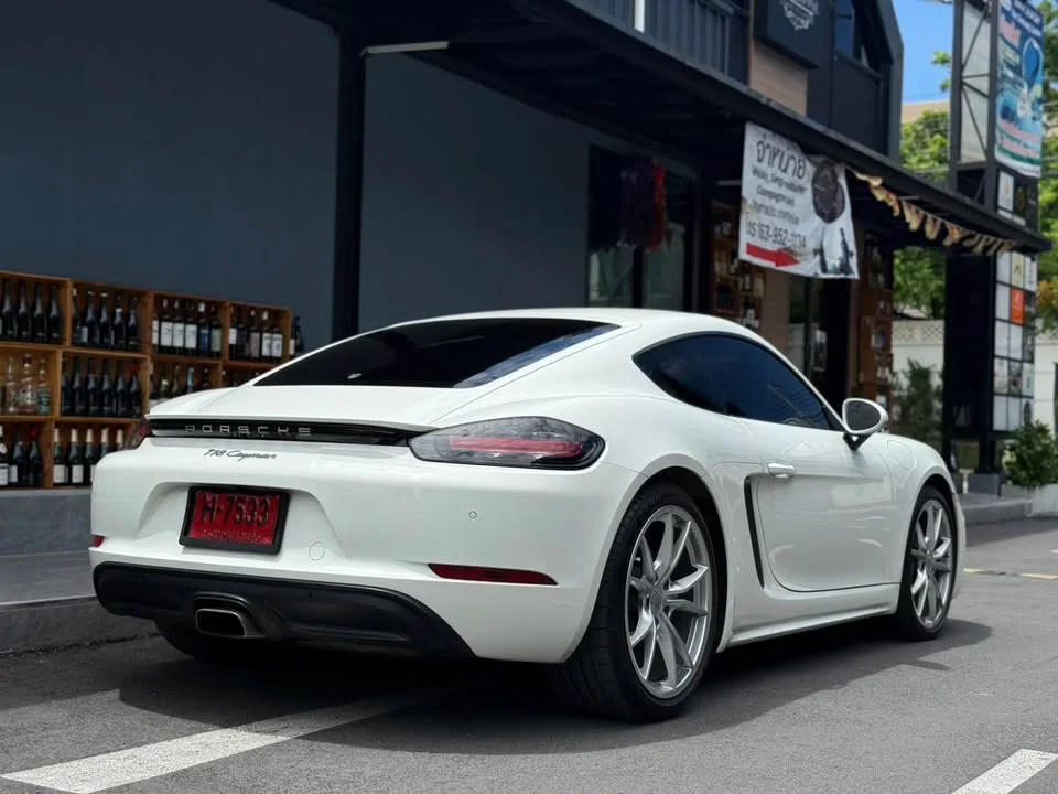2017 Porsche 718 Boxster and Cayman IV 3