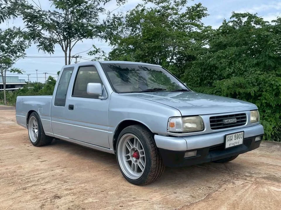 1996 Isuzu TFR III 3