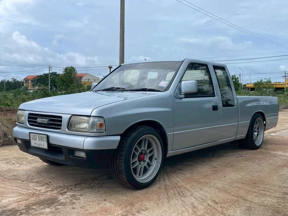 1996 Isuzu TFR III 2