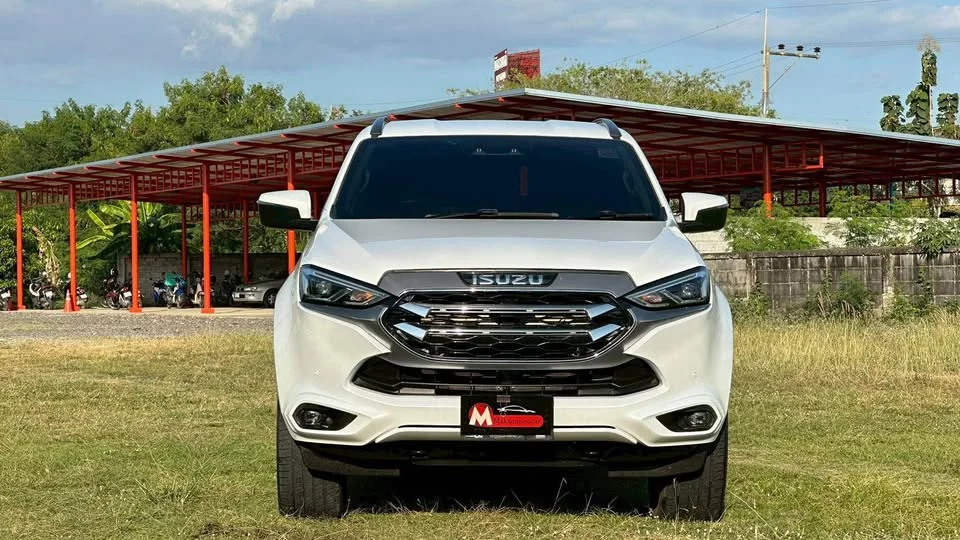 2022 Isuzu MU-X II 2