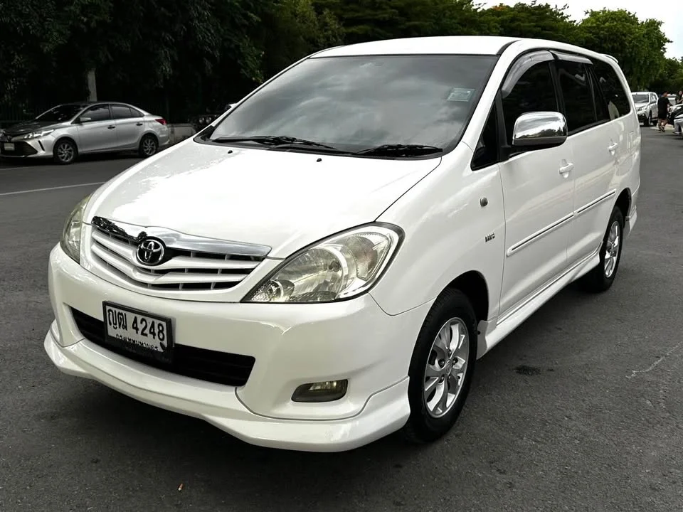 2011 Toyota Innova I 2