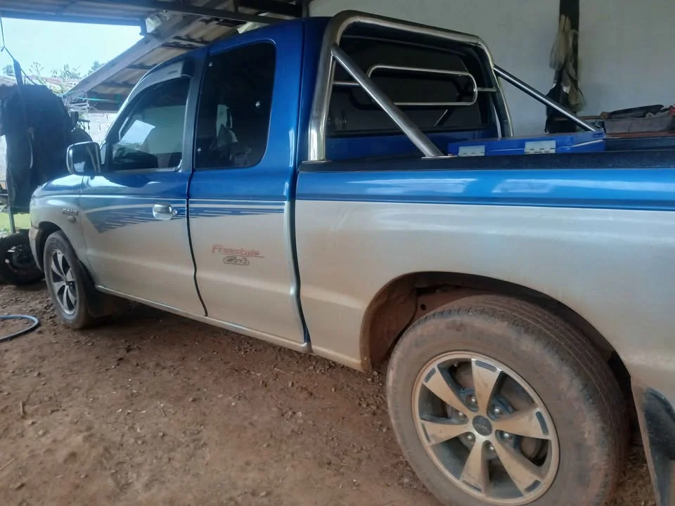 2006 Mazda 2500 Fighter V 2