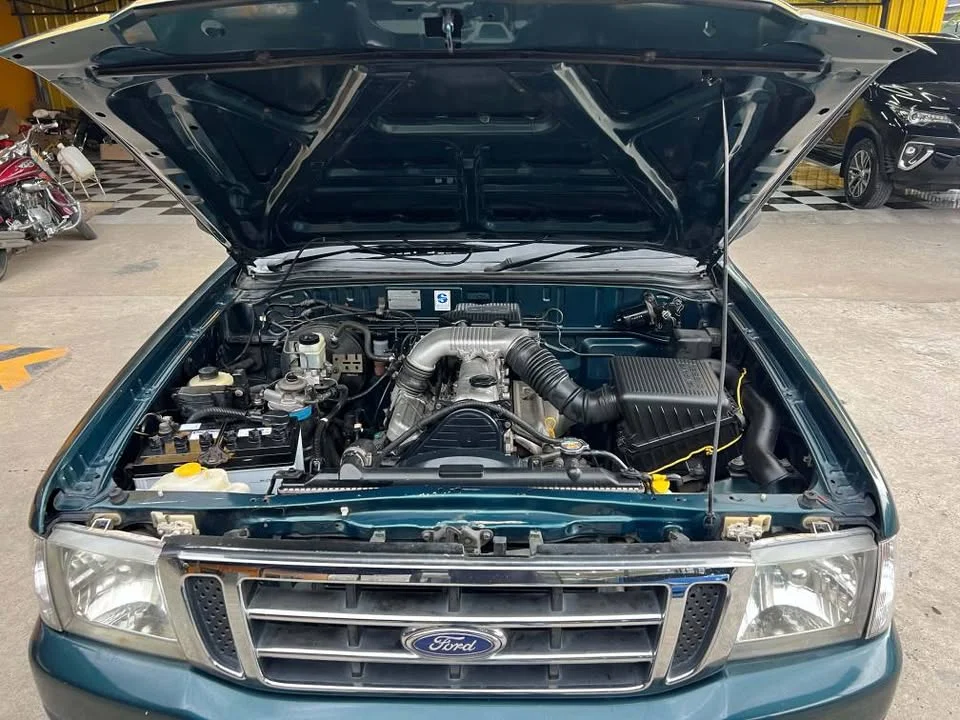 2004 Mazda 2500 Fighter V 2
