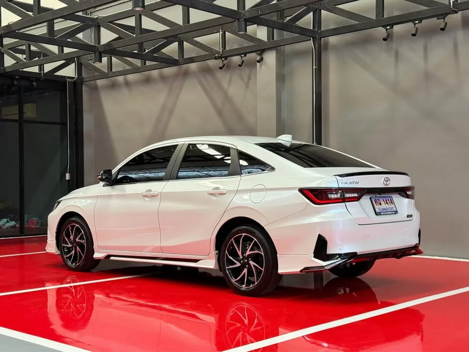 2024 Toyota Yaris ATIV IV 3
