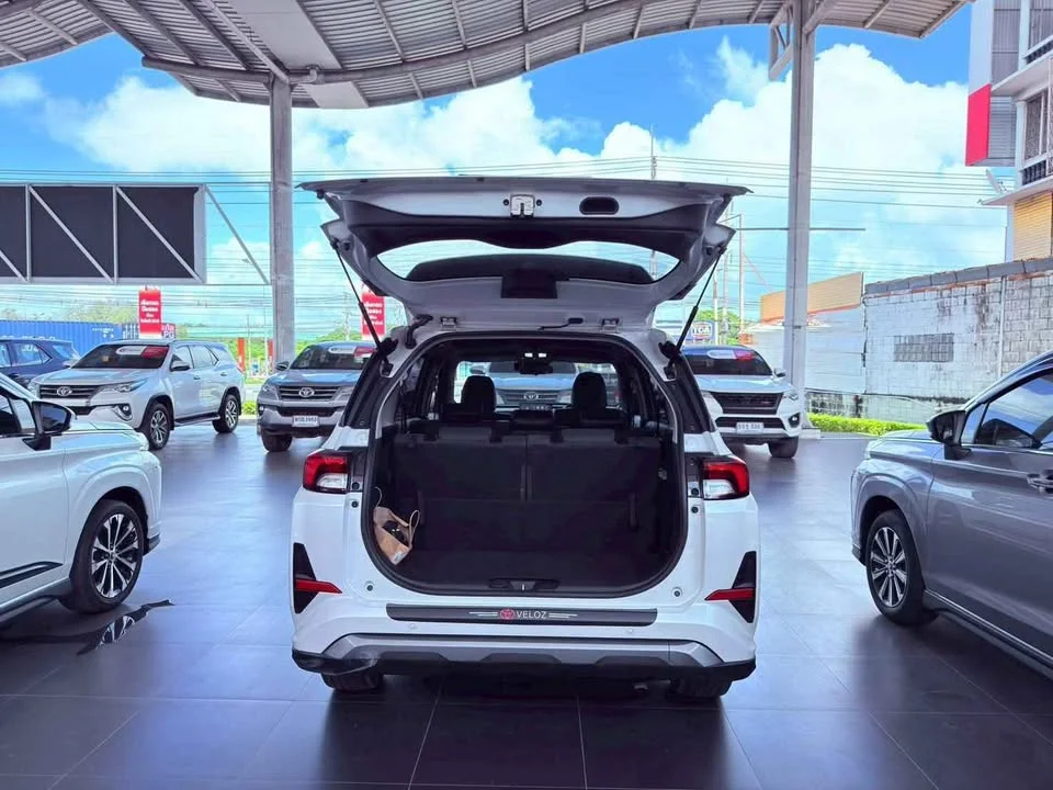 2023 Toyota Veloz III 2