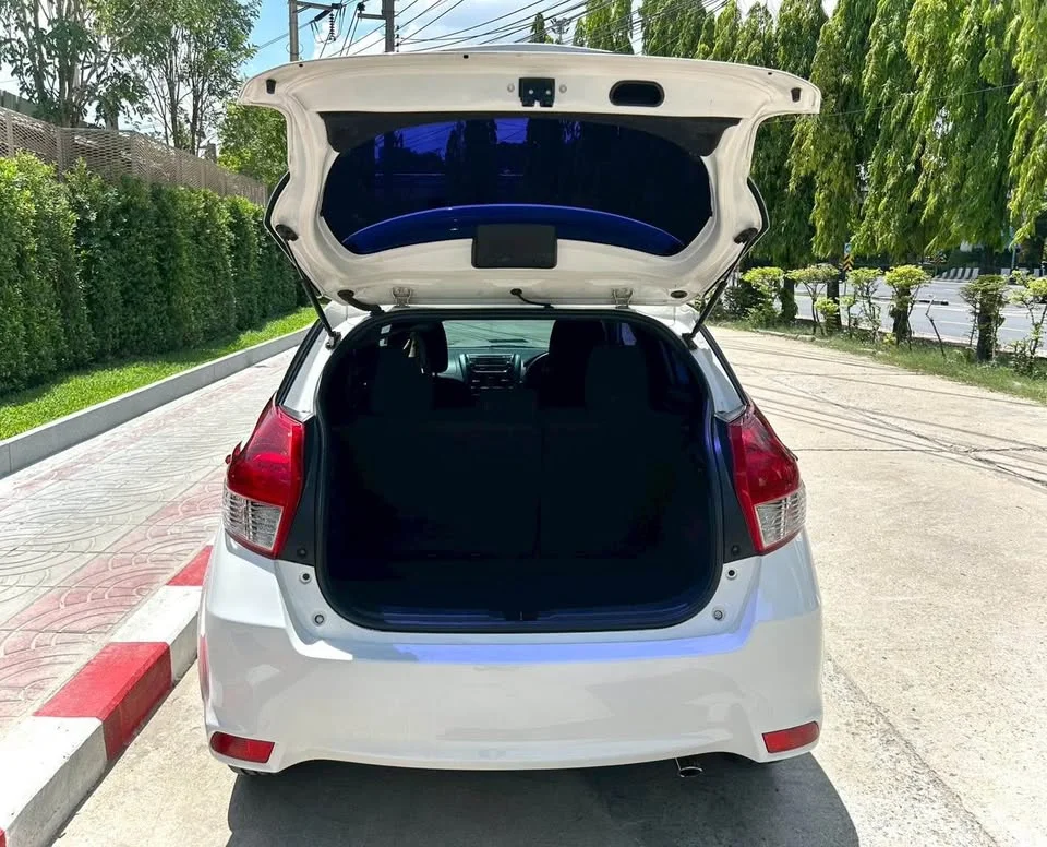 2015 Toyota Yaris III 2