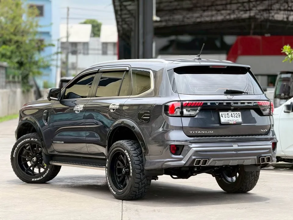 2023 Ford Everest III 3