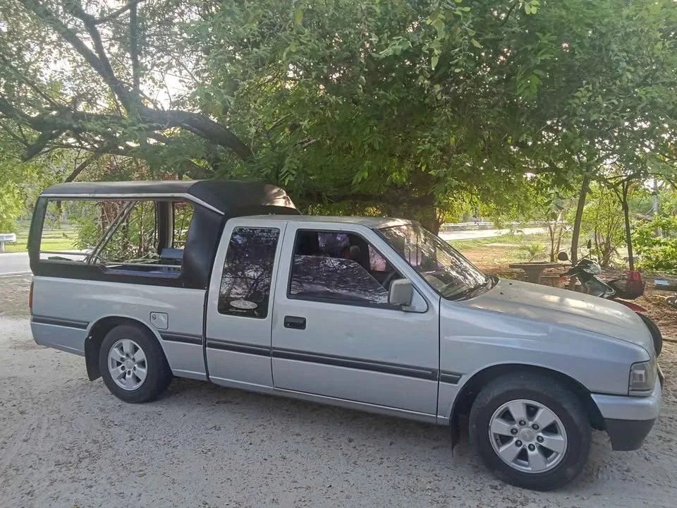 1996 Isuzu TFR III 2