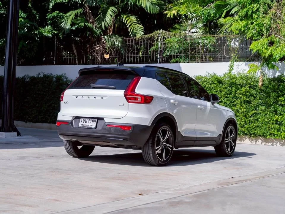 2021 Volvo XC40 3