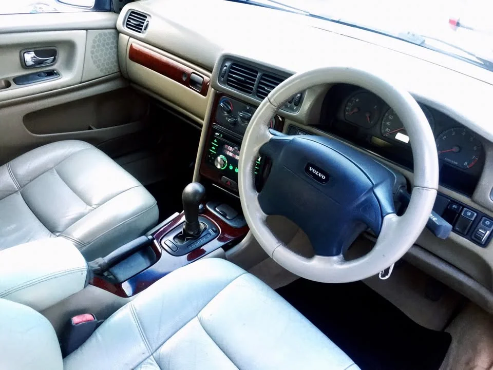 2001 Volvo S70 2
