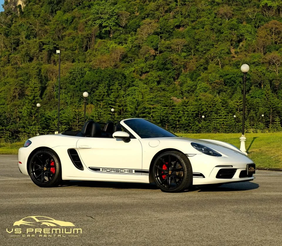 2019 Porsche 718 Boxster and Cayman IV 2