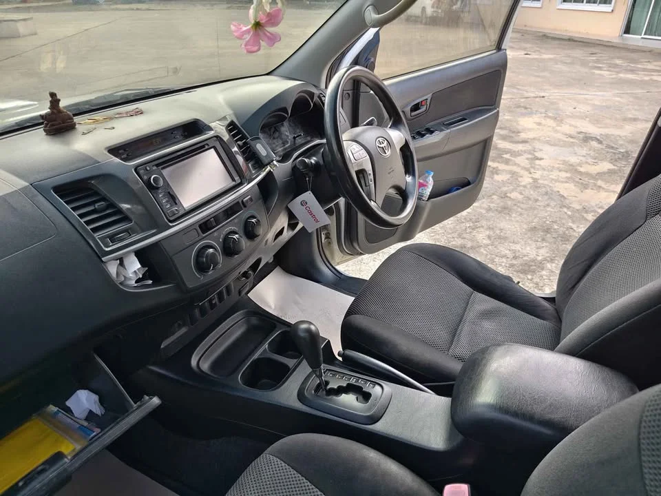 2012 Toyota Hilux VII 2