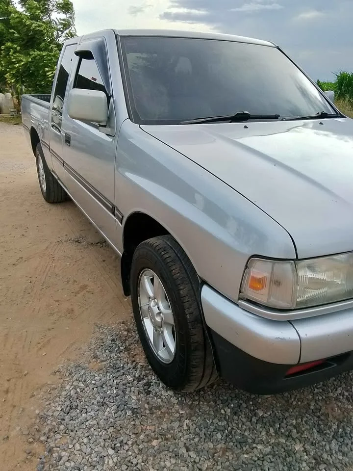 1996 Isuzu TFR III 3