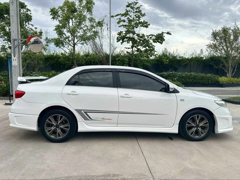 2013 Toyota Corolla Altis X (E140) 2