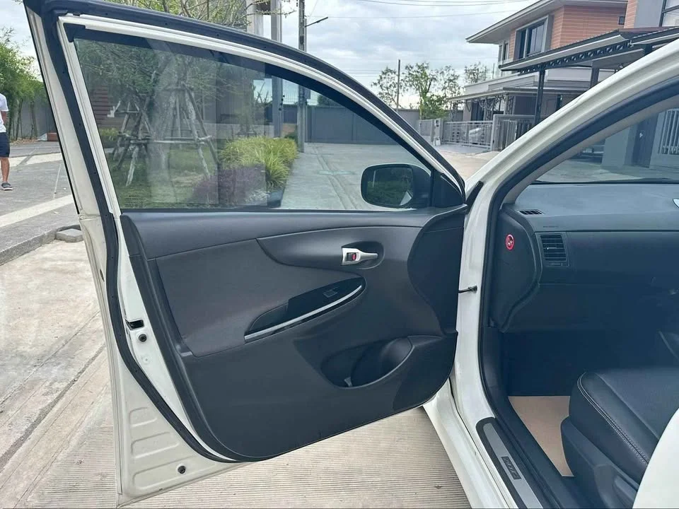 2013 Toyota Corolla Altis X (E140) 3
