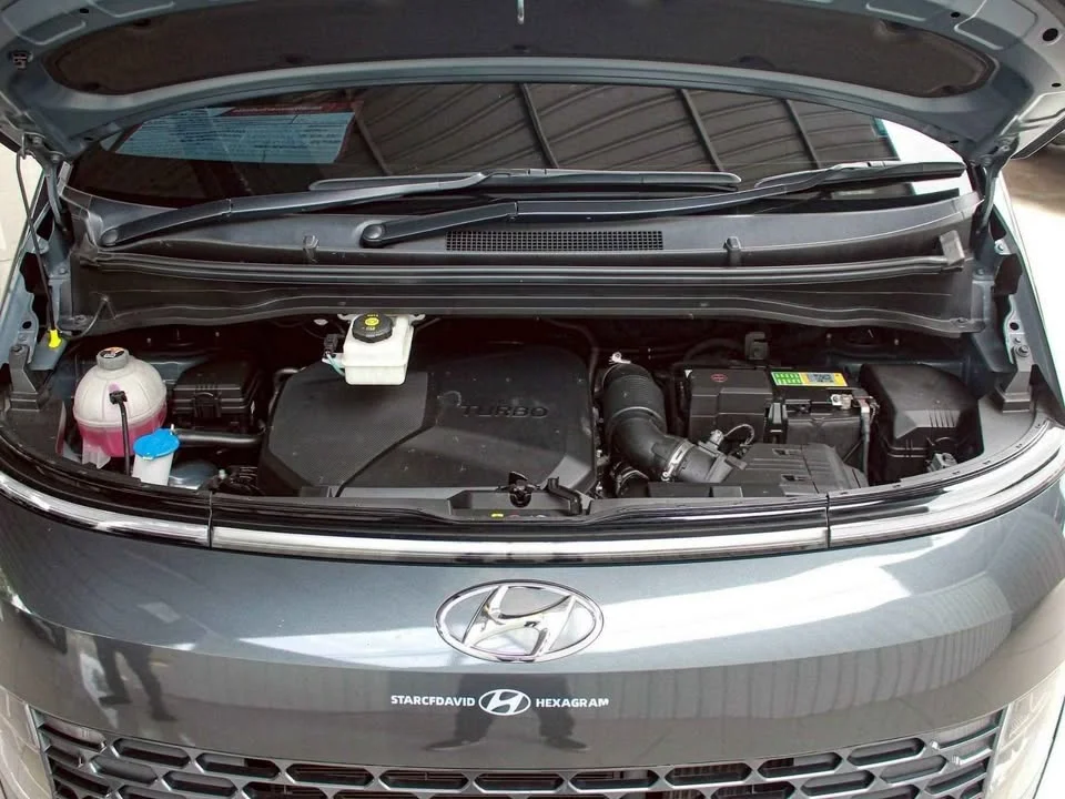 2023 Hyundai Staria US4 3