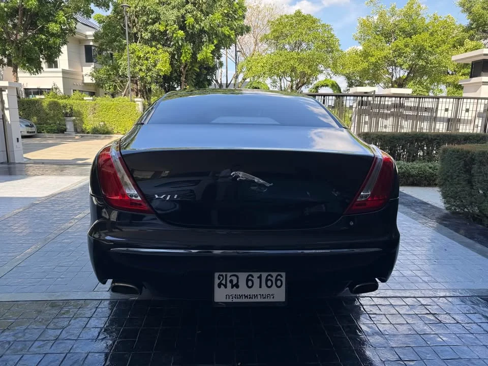2011 Jaguar XJ X351 2