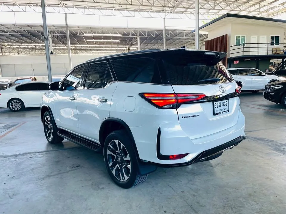 2023 Toyota Fortuner II 3