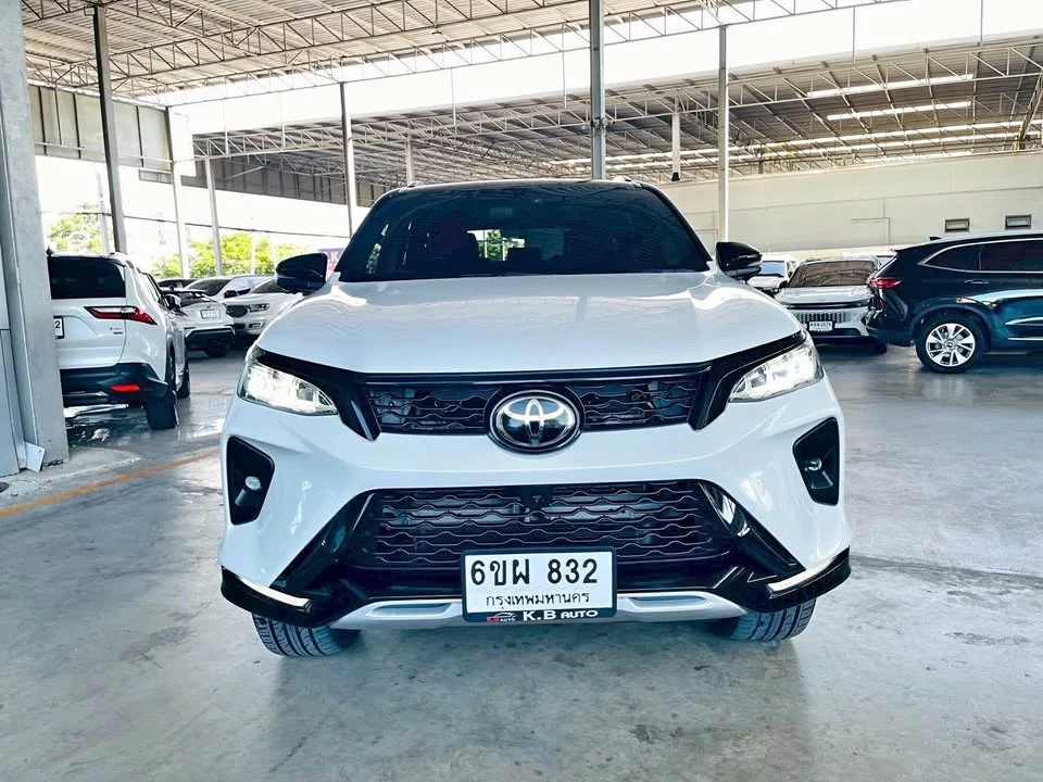 2023 Toyota Fortuner II 2